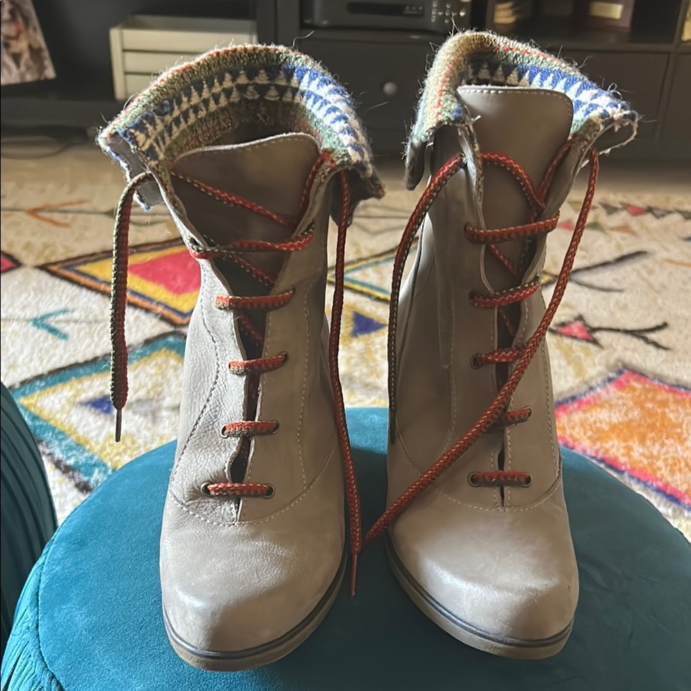 Anthropologie HOLDING HORSES Gray Lace Up wedge Boots with knit cuff